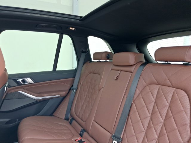 Used 2025 BMW X5 xDrive40i w/ Premium Package AWD/4WD image 27