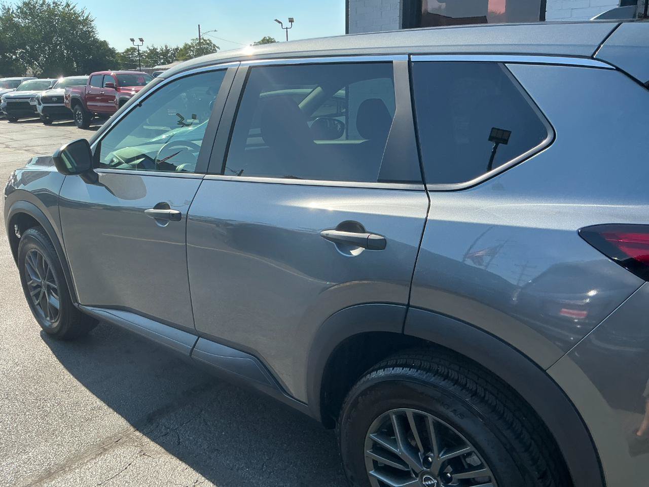 Used 2023 Nissan Rogue S AWD/4WD image 28