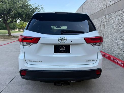 Used 2017 Toyota Highlander XLE AWD/4WD image 5