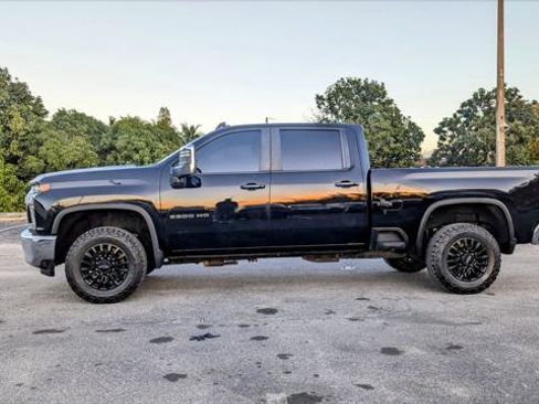 Used 2021 Chevrolet Silverado 2500 LT w/ Convenience Package image 3