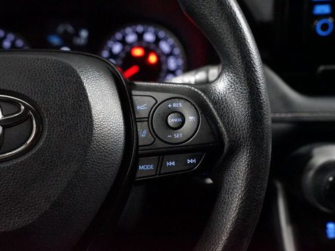 Used 2022 Toyota RAV4 XLE AWD/4WD image 13