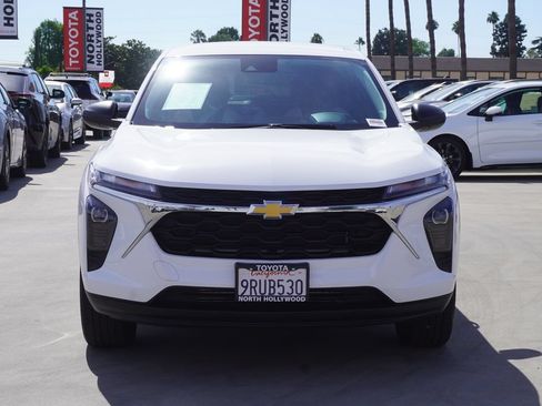 Used 2025 Chevrolet Trax LS FWD image 3