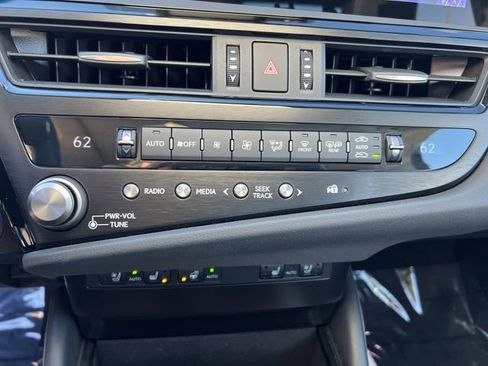 Certified 2025 Lexus ES 300h F Sport image 17