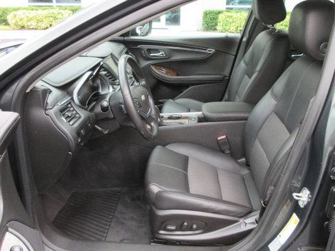 Used 2015 Chevrolet Impala LT FWD image 9