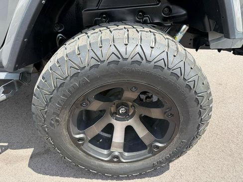 Used 2022 Jeep Wrangler Unlimited Rubicon w/ Xtreme Recon 35" Tire Package AWD/4WD image 13