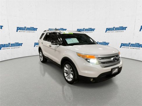 Used 2014 Ford Explorer XLT w/ Equipment Group 202A image 3