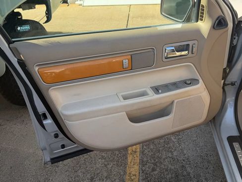 Used 2008 Lincoln MKZ FWD image 3