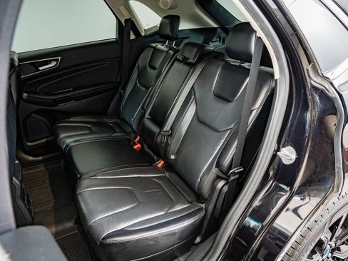 Used 2019 Ford Edge Titanium FWD image 44