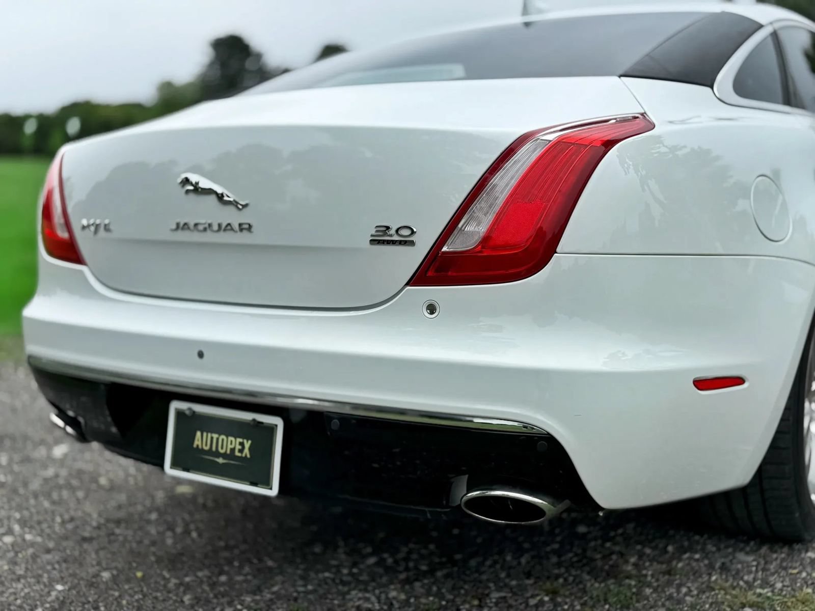 Used 2017 Jaguar XJ L Portfolio AWD/4WD image 36