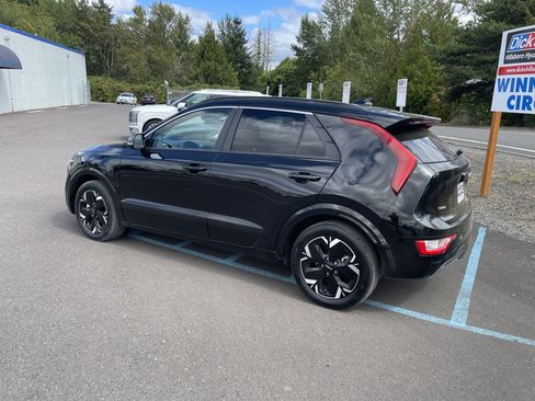 Used 2023 Kia Niro Wind w/ Wind Preserve Package FWD image 3