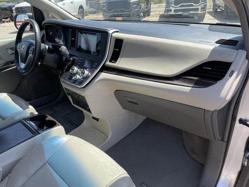 Used 2015 Toyota Sienna XLE Premium FWD image 53