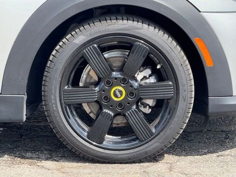 Certified 2024 MINI Cooper SE image 3