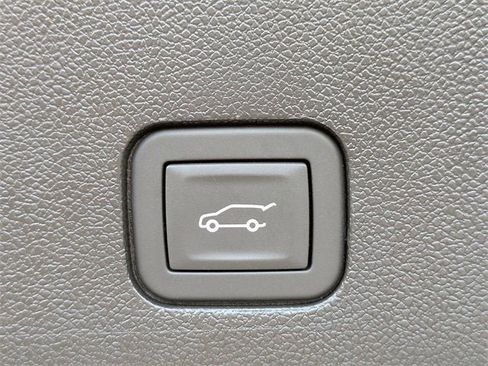 New 2025 Cadillac XT6 Luxury image 13