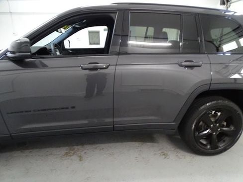 Used 2023 Jeep Grand Cherokee Altitude AWD/4WD image 18