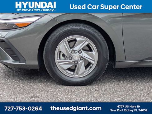 Used 2025 Hyundai Elantra SE w/ Cargo Package FWD image 10