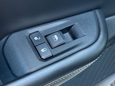 Used 2025 Jeep Grand Cherokee Altitude AWD/4WD image 29