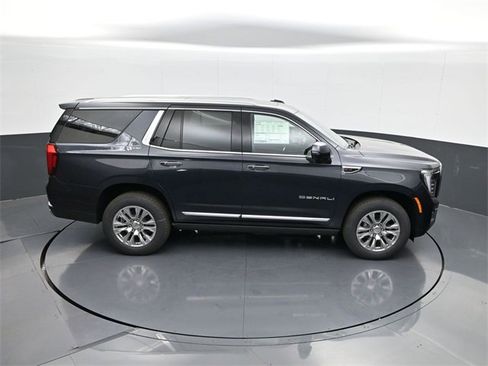 New 2026 GMC Yukon Denali w/ Sun & Power Step Package image 17