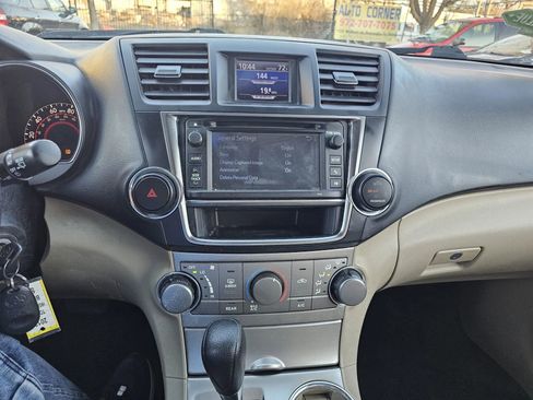 Used 2013 Toyota Highlander SE w/ Cold Weather Pkg image 15