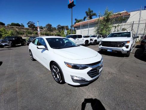 Used 2023 Chevrolet Malibu LT FWD image 2