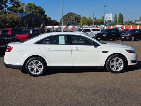 Used 2016 Ford Taurus SE image 6
