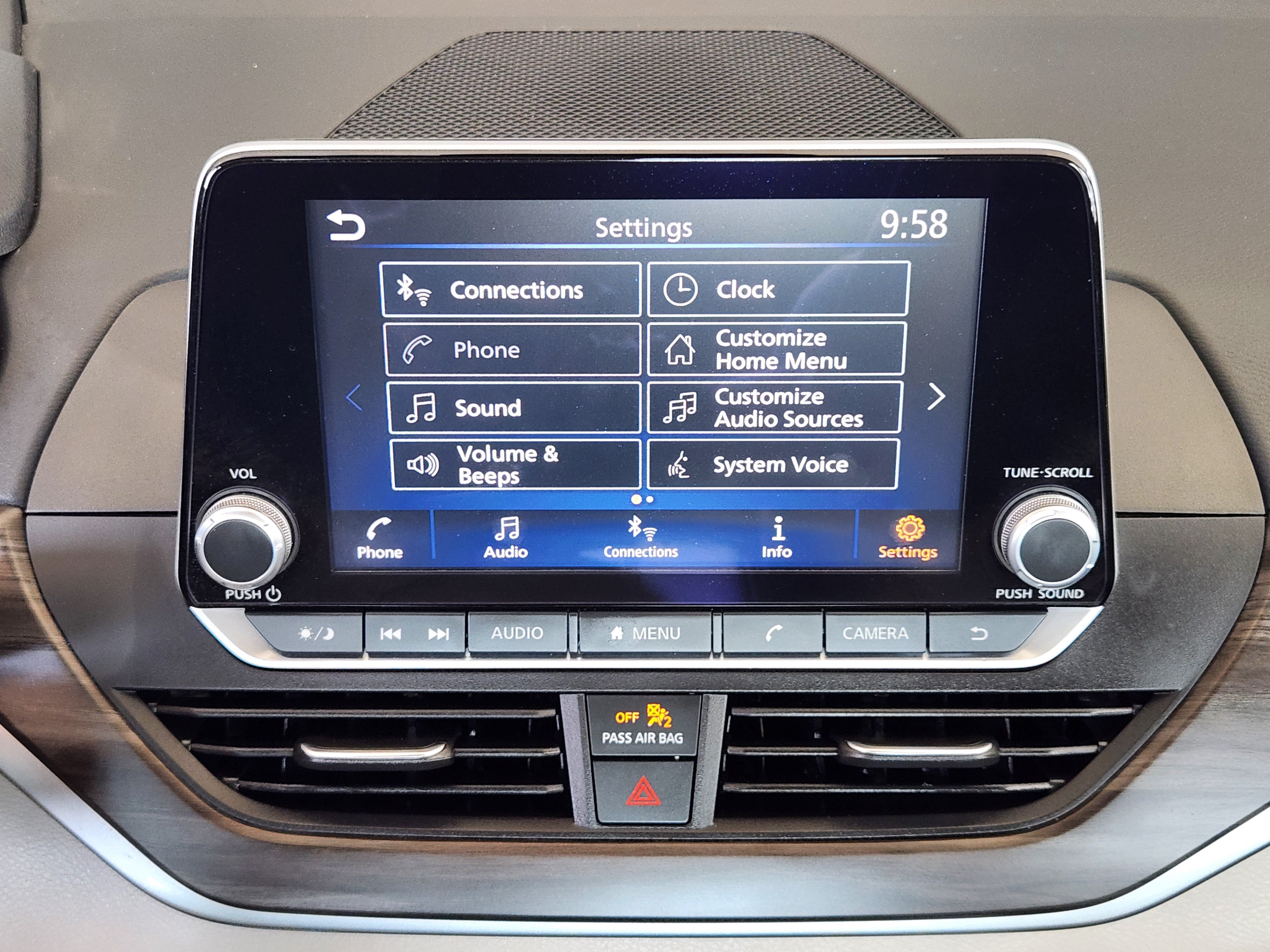 Used 2025 Nissan Altima 2.5 SV FWD image 17