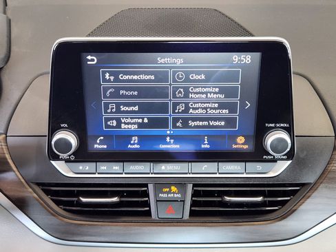 Used 2025 Nissan Altima 2.5 SV FWD image 17