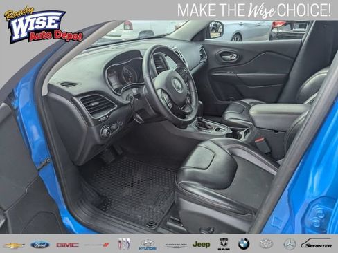 Used 2019 Jeep Cherokee Trailhawk w/ Comfort/Convenience Group AWD/4WD image 9
