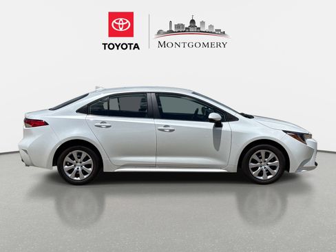 Used 2026 Toyota Corolla LE FWD image 2
