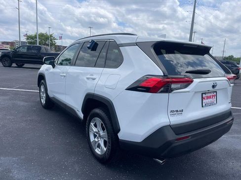 Used 2021 Toyota RAV4 LE AWD/4WD image 4