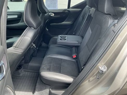 Used 2022 Volvo XC40 T5 R-Design w/ Advanced Package AWD/4WD image 22