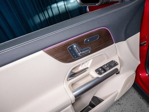 Used 2025 Mercedes-Benz GLA 250 image 12