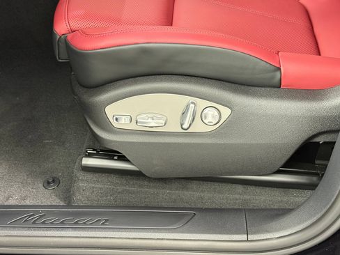 Certified 2026 Porsche Macan AWD/4WD image 15