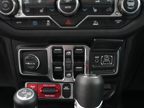 Used 2024 Jeep Wrangler Unlimited image 25