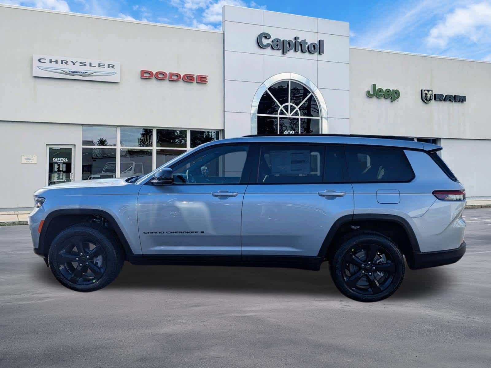 New 2025 Jeep Grand Cherokee L Limited w/ Black Appearance Package AWD/4WD image 3