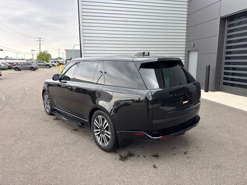 Used 2024 Land Rover Range Rover Long Wheelbase SE AWD/4WD image 3