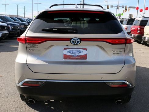 Used 2021 Toyota Venza Limited image 6