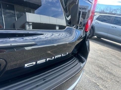 Used 2024 GMC Yukon Denali w/ Advanced Technology Package image 7