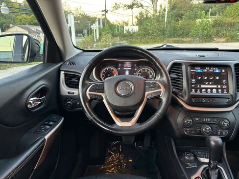 Used 2018 Jeep Cherokee Limited image 28