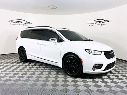 Used 2022 Chrysler Pacifica Limited