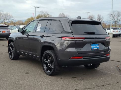 New 2025 Jeep Grand Cherokee Altitude image 12