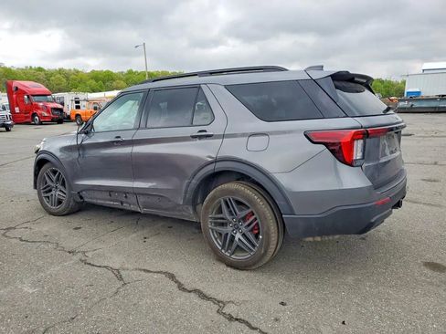 Used 2025 Ford Explorer ST-Line w/ ST-Line Street Pack AWD/4WD image 3