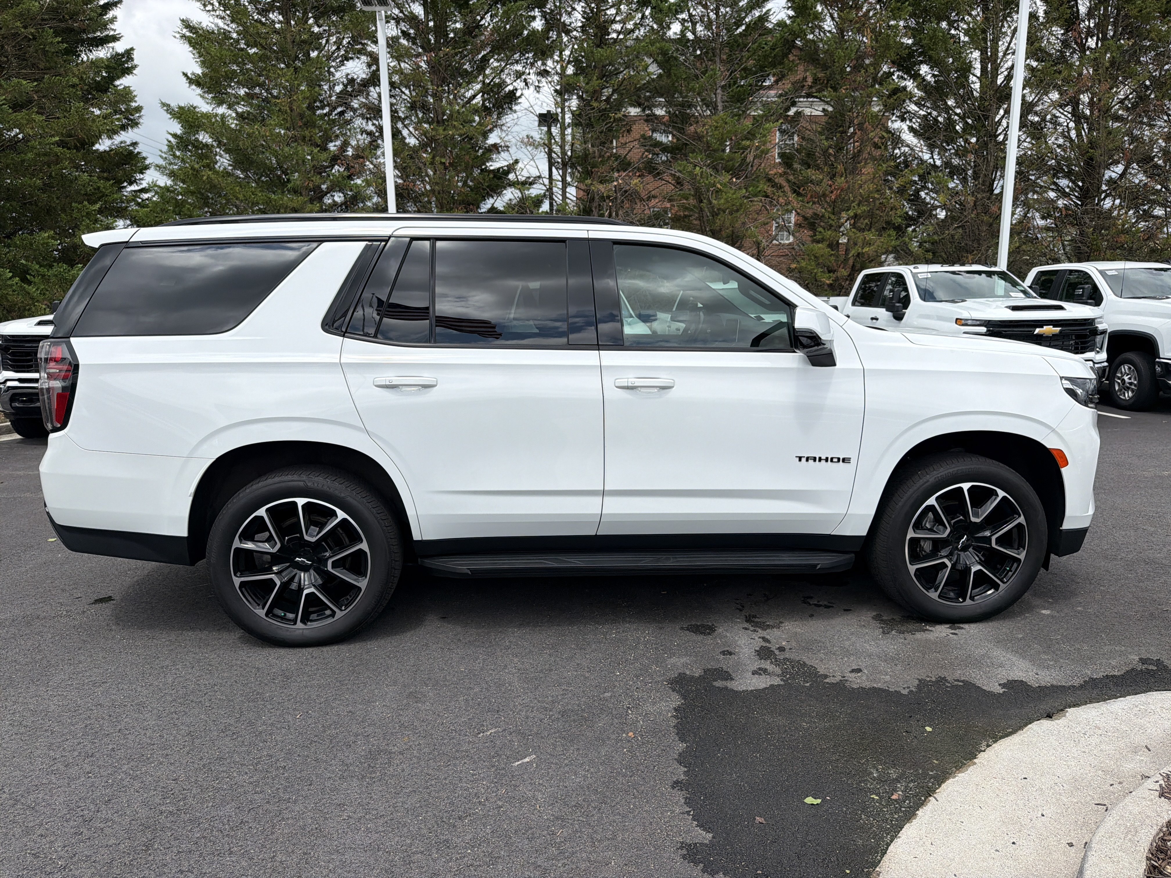Used 2022 Chevrolet Tahoe RST w/ Luxury Package AWD/4WD image 11
