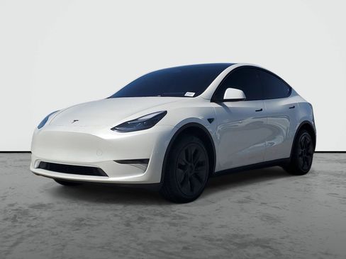 Used 2025 Tesla Model Y Long Range image 2
