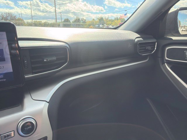 Used 2021 Ford Explorer XLT w/ Equipment Group 202A AWD/4WD image 28