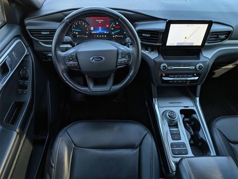 Used 2020 Ford Explorer XLT w/ Equipment Group 202A image 28