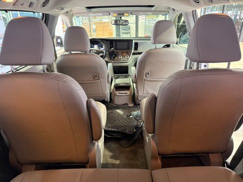 Used 2017 Toyota Sienna XLE w/ XLE Navigation Package AWD/4WD image 44