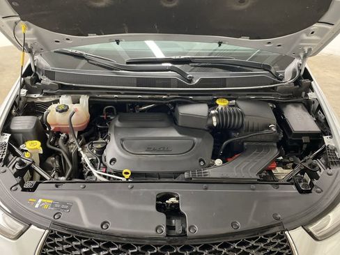 Used 2024 Chrysler Pacifica Touring-L image 13