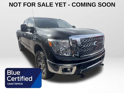 Used 2017 Nissan Titan SV image 1