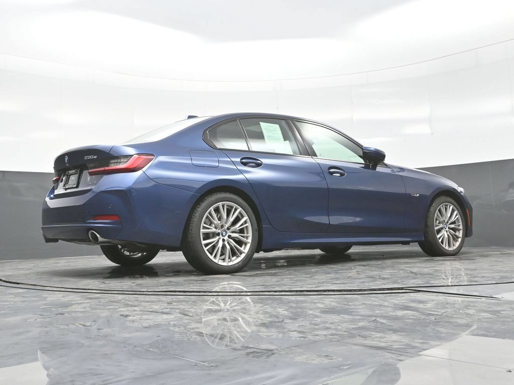 Used 2023 BMW 330e xDrive w/ Premium Package AWD/4WD image 31