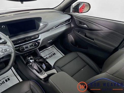 Used 2025 Buick Envista Sport Touring w/ Convenience I Package FWD image 30